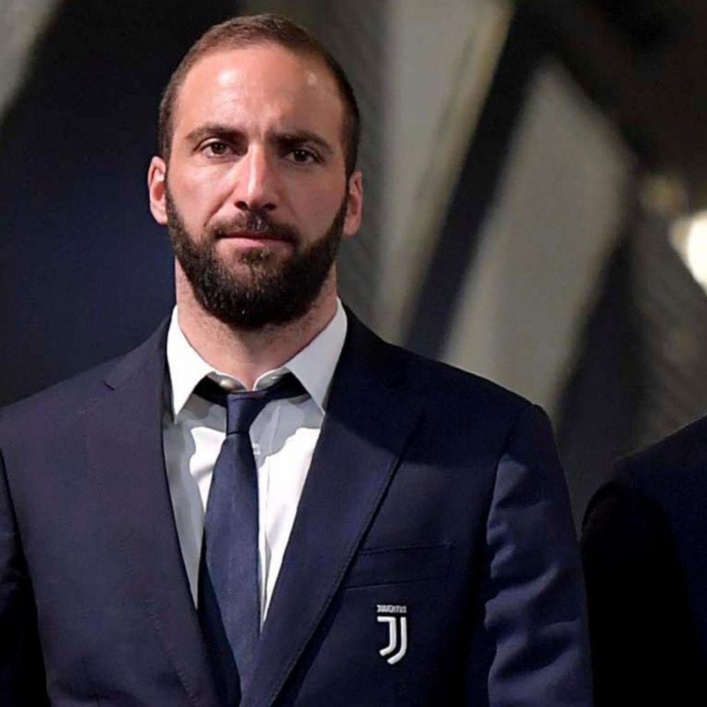 Higuaín ya está en Turín y deberá hacer la cuarentena