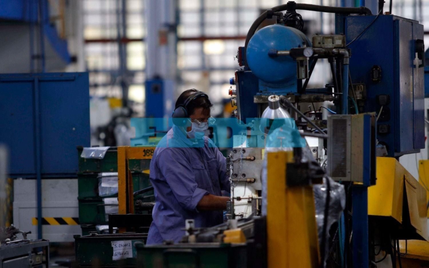 Dan luz verde para comenzar a operar a seis nuevas industrias y al sector florícola platense