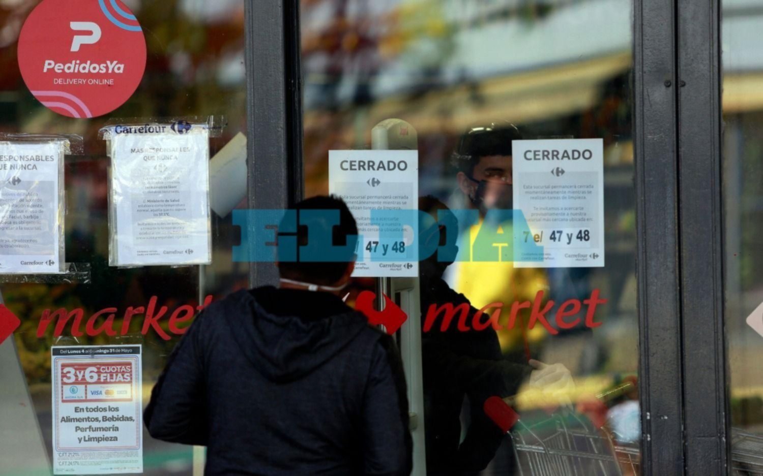 Cerraron para desinfectar un supermercado en el centro de La Plata