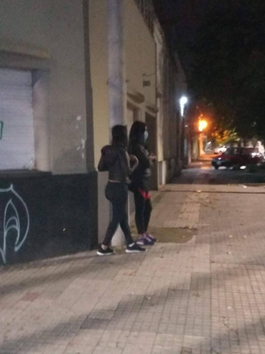 Con tapabocas, el narcomenudeo sigue fuerte en la Zona Roja
