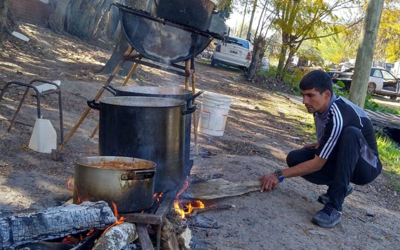Con una olla popular asisten a más de 50 familias en Los Hornos