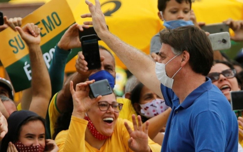 Clima tenso en Brasil: Bolsonaro fue a una manifestación a su favor y destacó la aglomeración