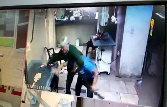 Feroz agresión en una carnicería, con una escopeta y una cuchilla