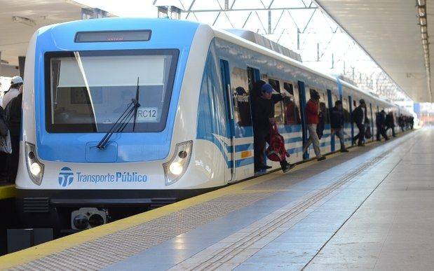 Habrá que reservar lugar para viajar en tren en los horarios pico