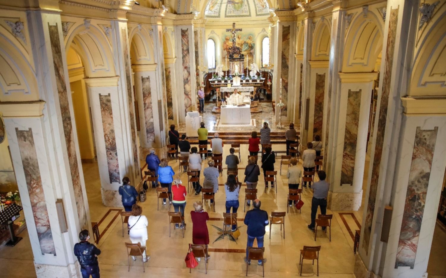 Fotos.- Italia, el primer país que se confinó al completo, empieza el día después