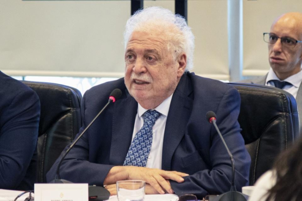 Argentina pide a la OMS acceso gratuito a las investigaciones