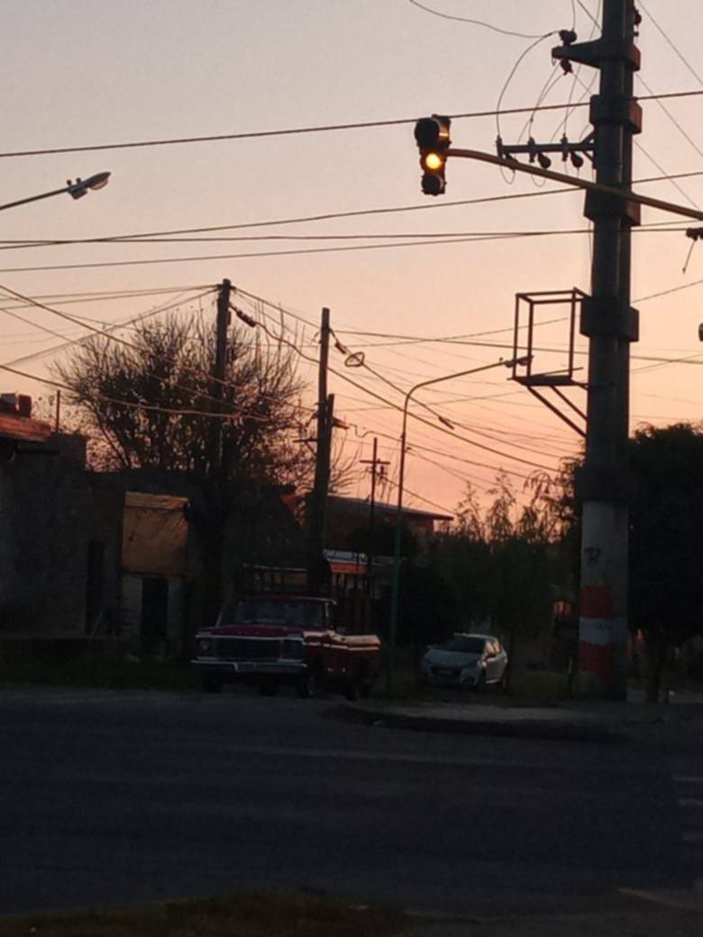 En 122 y 38 no funcionan los semáforos y ya hubo un accidente