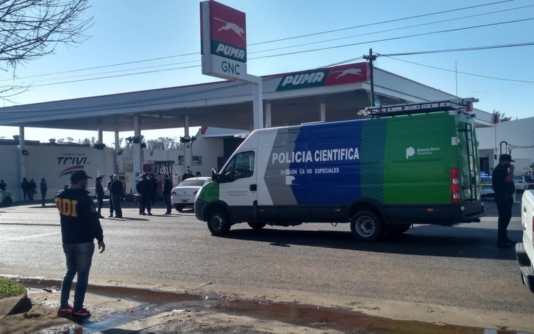 Conmoción en 122 y 46: un detenido escapó a su custodia y al verse acorralado se quitó la vida