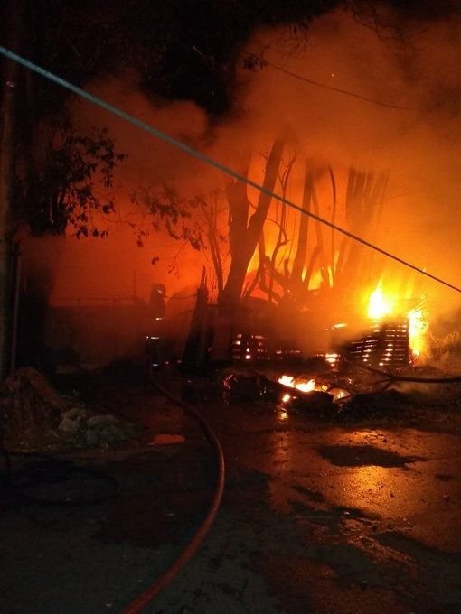Hallan asesinada a una jubilada tras un incendio en Berazategui y por el crimen detienen al nieto