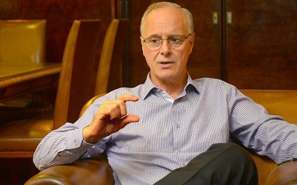 Gollán ahora propone "limitar vínculos" con CABA para evitar la expansión del virus