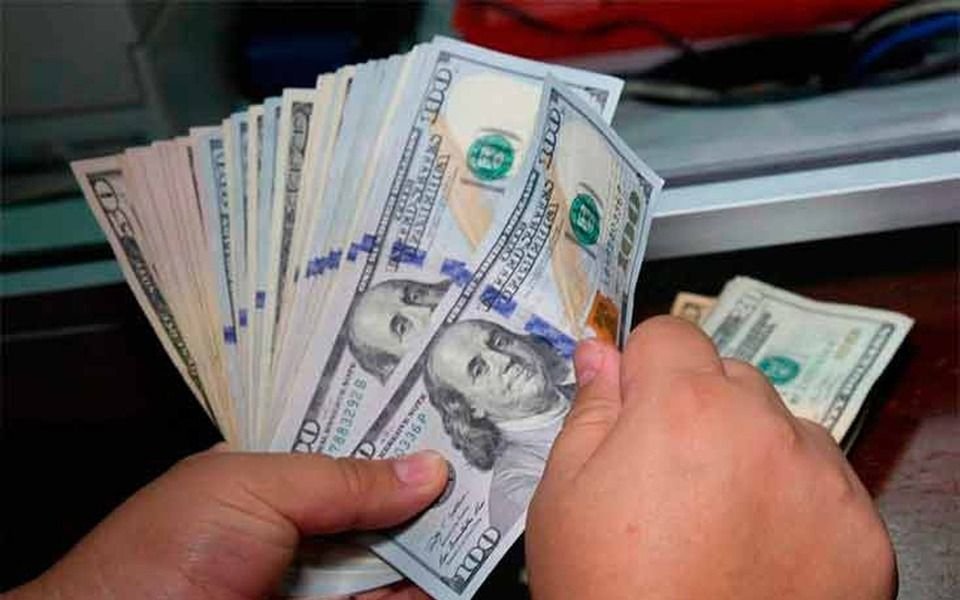 El dólar blue avanzó un peso y cotizó a $125 