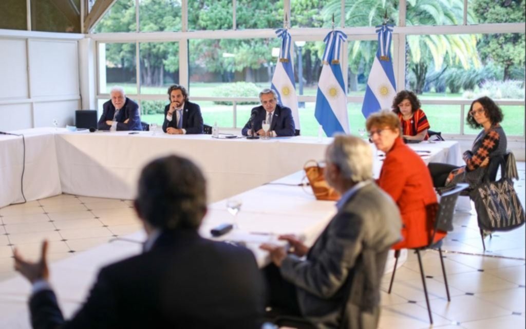Fernández se reunió en Olivos con el comité de expertos para definir la extensión de la cuarentena