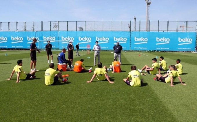 La práctica del Barcelona con Messi tuvo la visita del presidente del club Josep Bartomeu