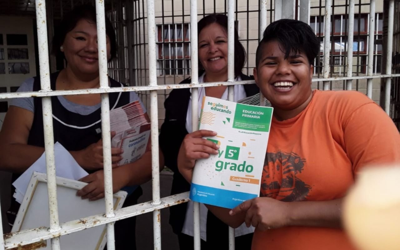 Las escuelas cárceles de la Provincia recibieron los cuadernillos del programa “Seguimos Educando”