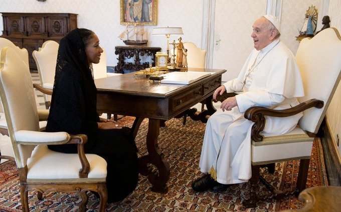 La embajadora ante el Vaticano, María Fernanda Silva, presentó sus cartas credenciales al Papa