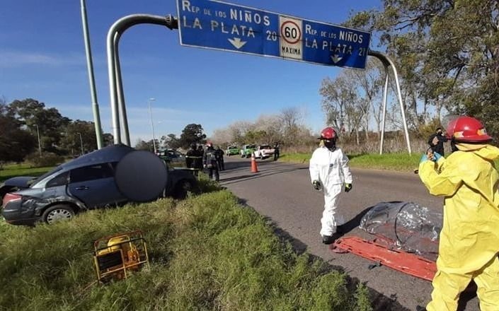 Despistó, chocó contra una columna y murió en el cruce del Centenario y el Belgrano