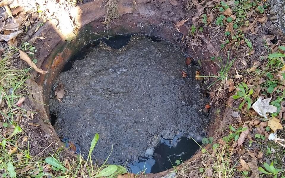 Un desborde cloacal tiene locos a los vecinos de Gonnet