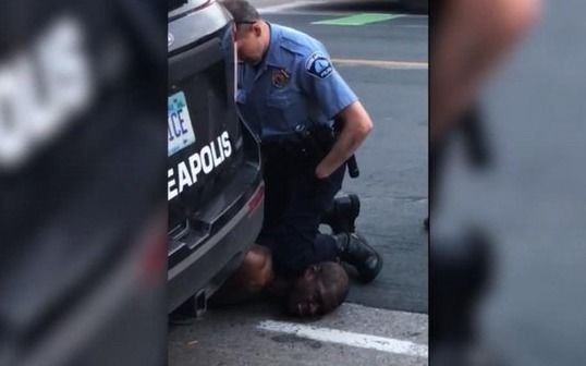 Otro brutal crimen racista a manos de policías conmociona a Estados Unidos
