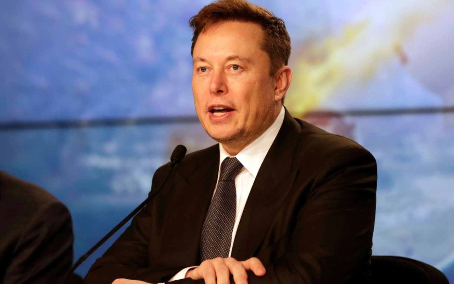 ¿Quién es Elon Musk, el magnate que quiere conquistar el espacio?