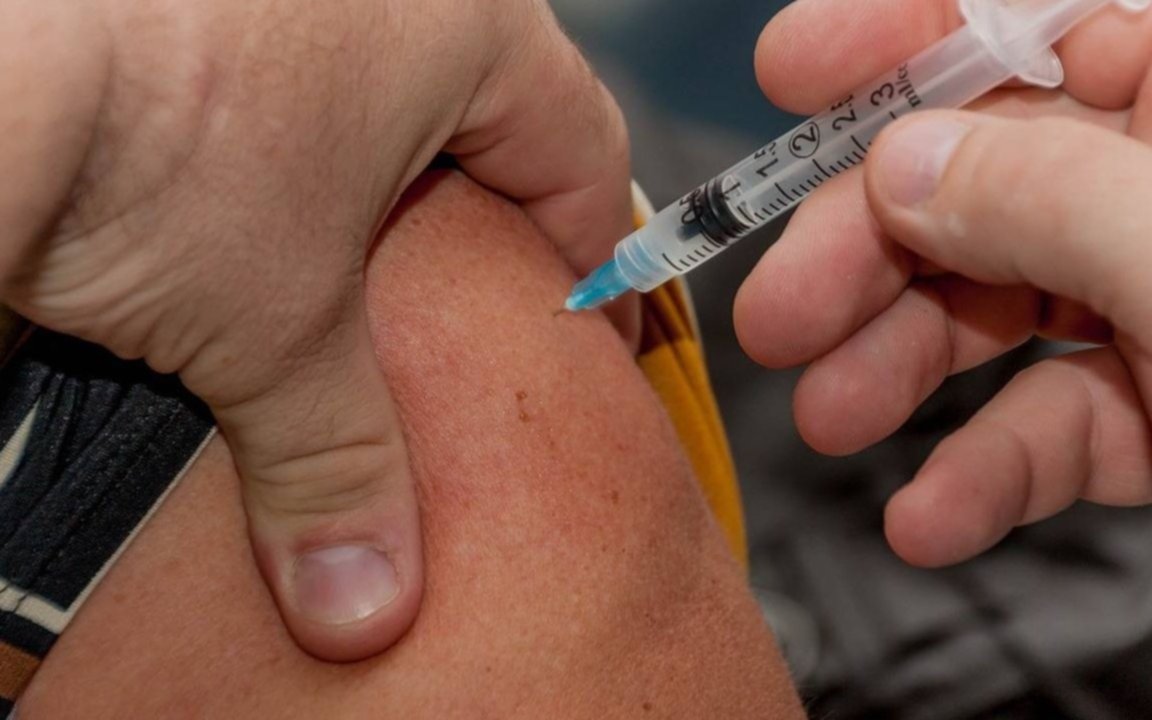 Sigue el calvario por la vacuna antigripal en La Plata