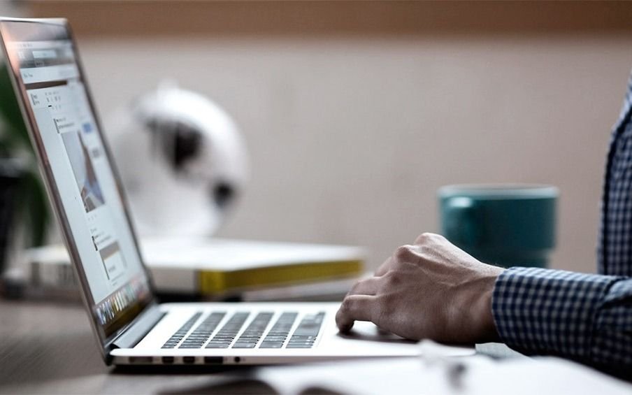 Lanzan campaña para juntar firmas para que fijen tarifas sociales de internet, cable y celulares