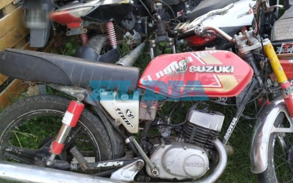 Repartidor circulaba en una moto sin papeles y le encontraron drogas y una balanza: preso