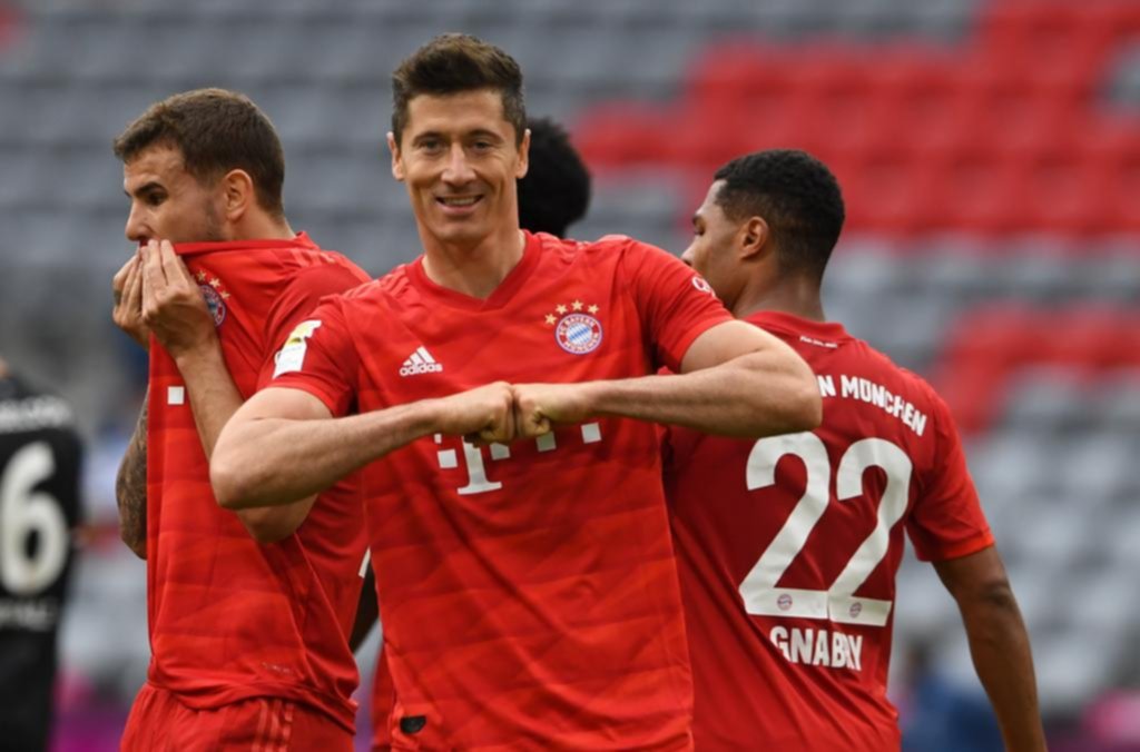 El Bayern goleó al Dusseldorf en casa y se encamina a su octava Bundesliga al hilo