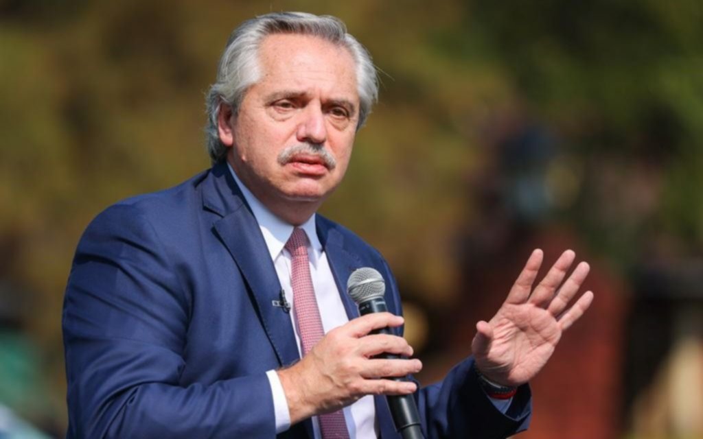 Fernández saludó a los trabajadores: "El trabajo claramente mueve a las sociedades y dignifica"