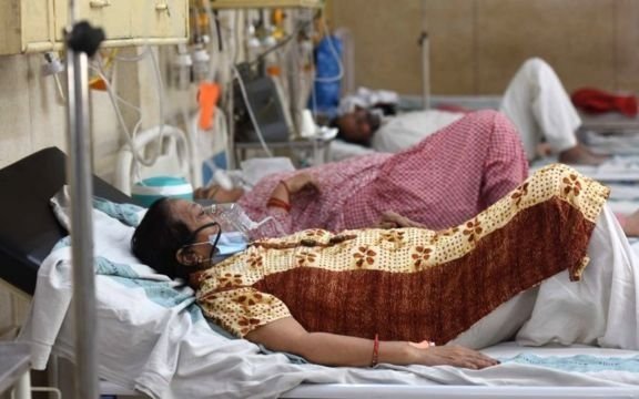 India supera por primera vez los 400.000 casos diarios de coronavirus