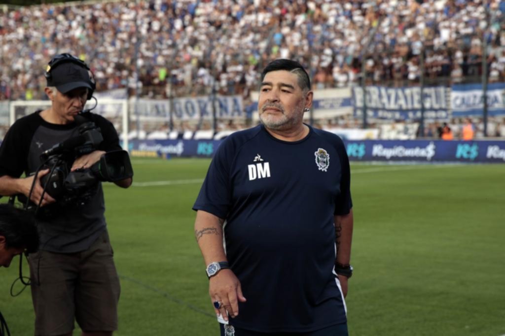 Maradona “agonizó durante 12 horas”