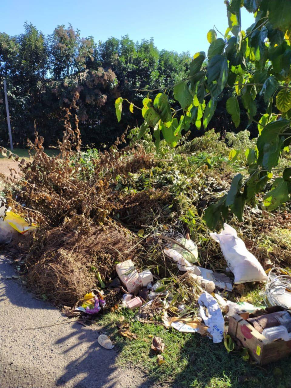 Reclamos por un basural en Camino Belgrano y 405
