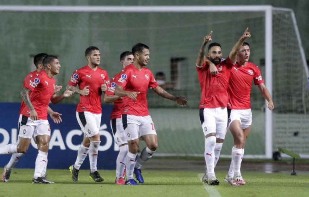 Heroico empate de Independiente ante Bahía para seguir arriba