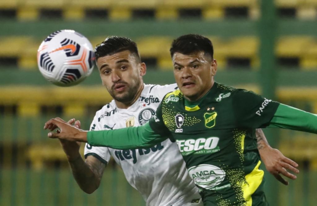 Palmeiras fue mucho para un Defensa golpeado