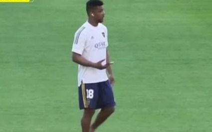 El jugador de Boca que recorre descalzo la cancha antes de cada partido