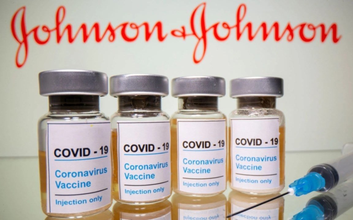 La vacuna de Johnson & Johnson, de una sola aplicación, lleva 5 meses en la ANMAT y aún no fue aprobada