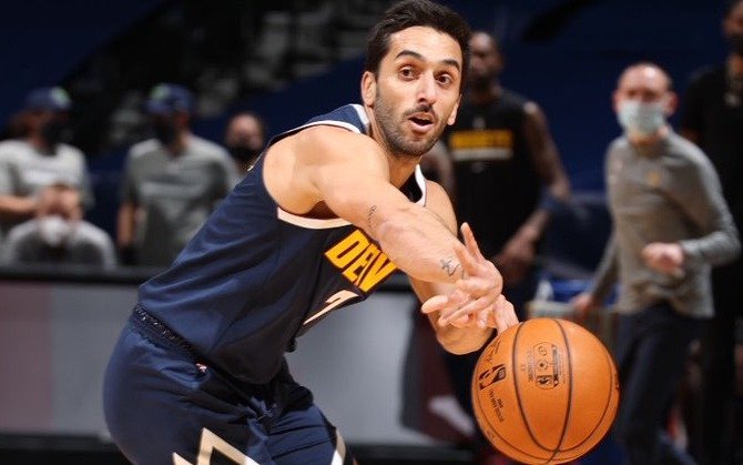 Campazzo estuvo peleado con el aro en la derrota de Denver Nuggets en la NBA