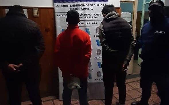 Tres hombres intentaron usurpar una casa en Tolosa: fueron detenidos