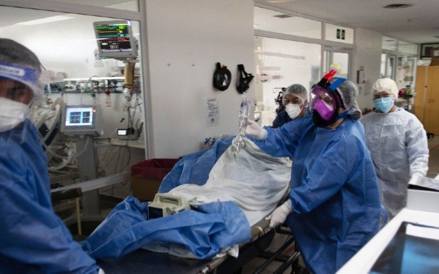 Argentina registró 496 muertes por COVID y otros 17.381 casos este lunes