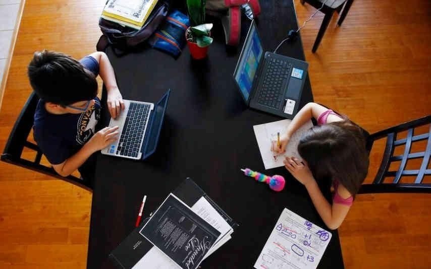 Extienden la licencia a estatales nacionales con hijos de hasta 14 años con escolaridad virtual