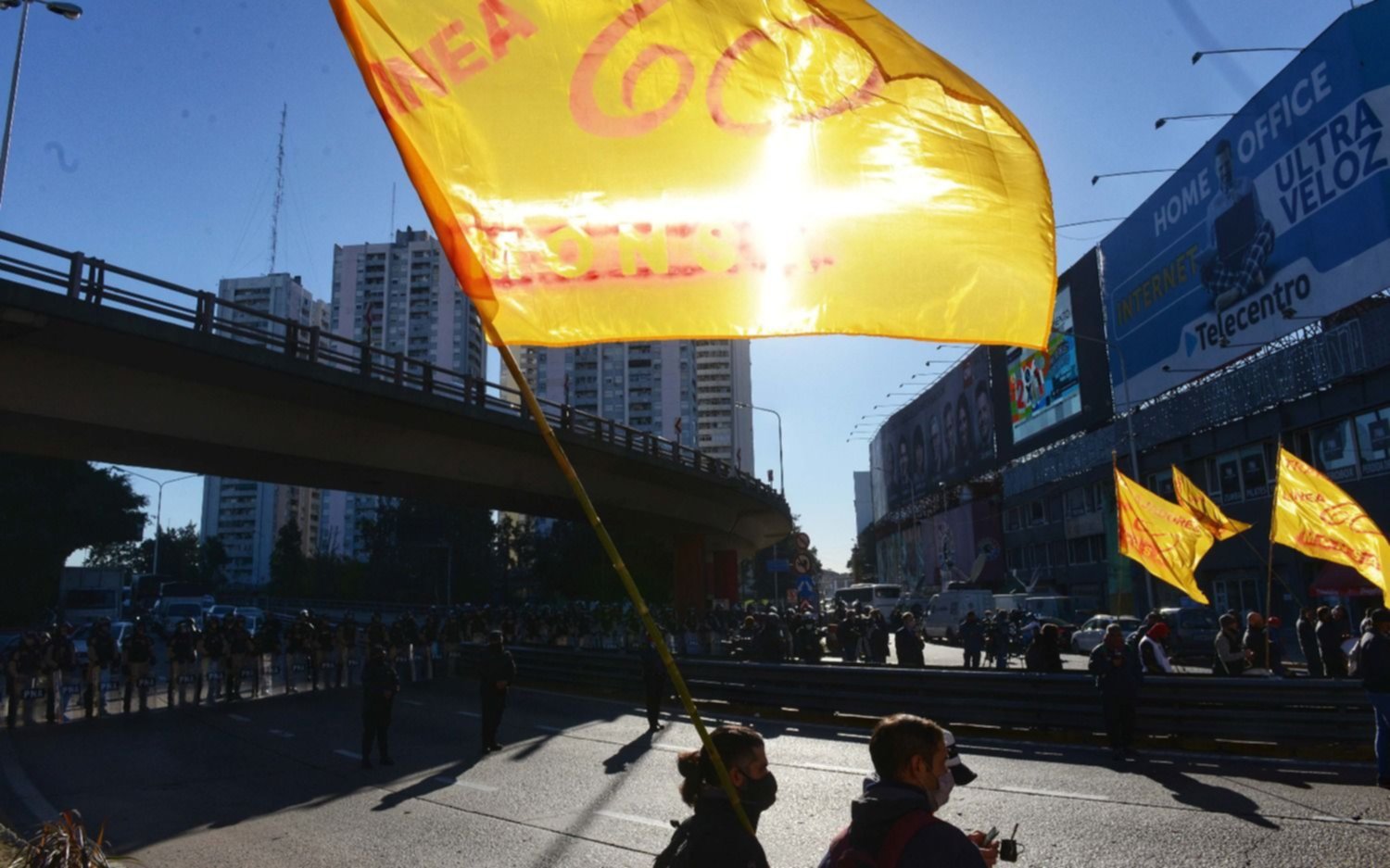 Los accesos a CABA están bloqueados por protesta de colectiveros: piden aumento y vacunas