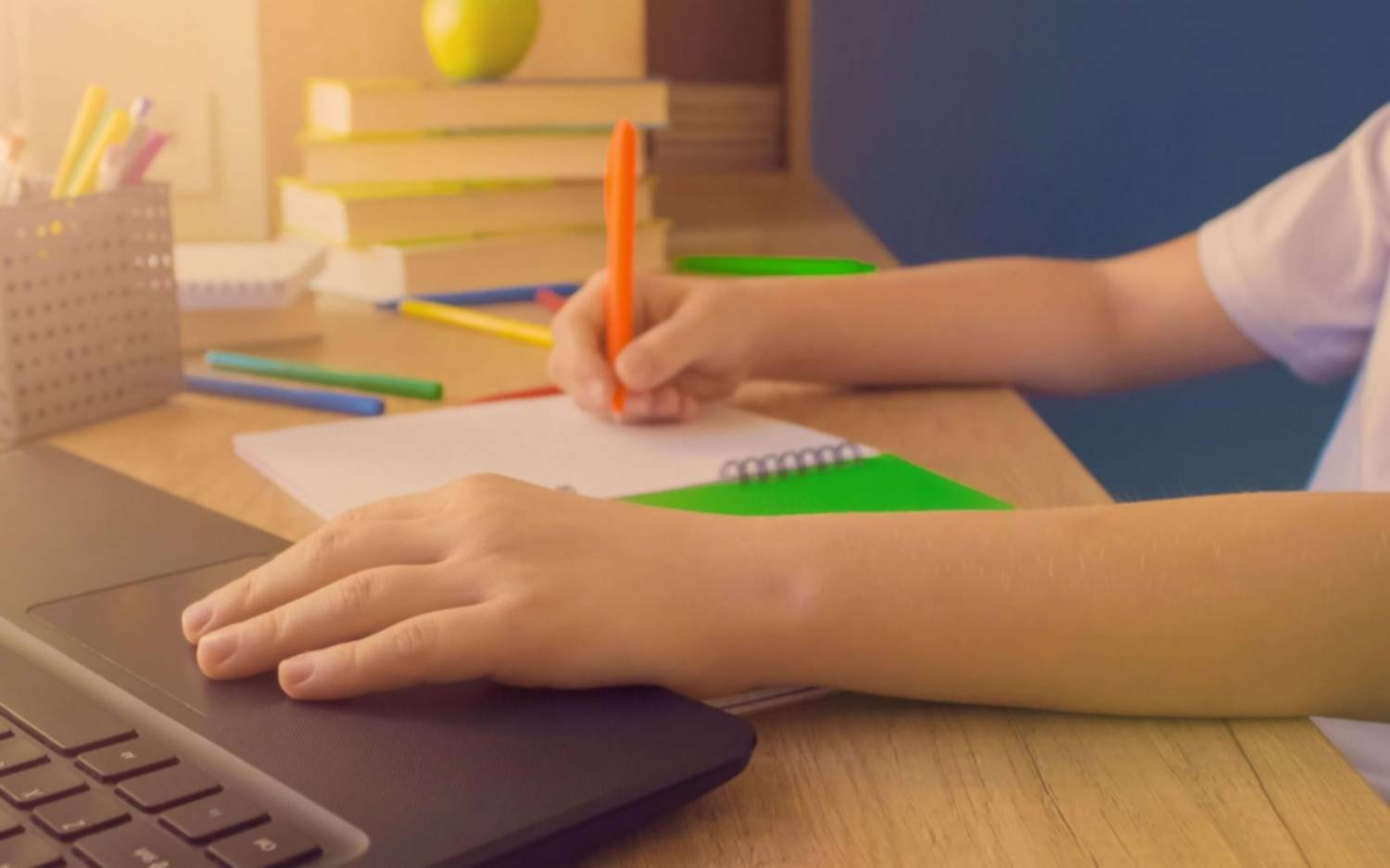 Extienden la licencia para empleados públicos con hijos de hasta 14 con clases virtuales