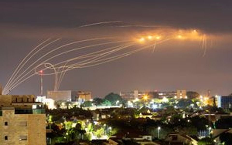 Escalada en Israel y Gaza deja 30 muertos y desata lluvia de cohetes contra Tel Aviv