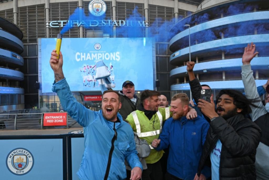 Manchester City, sin jugar, gritó campeón en la Premier