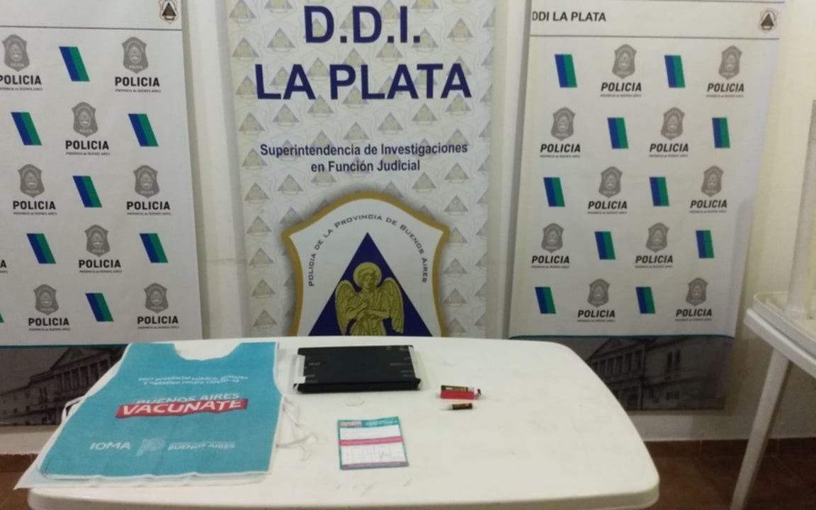 Allanaron la casa del "vacunador" de Berisso en busca de nuevos elementos: qué hallaron