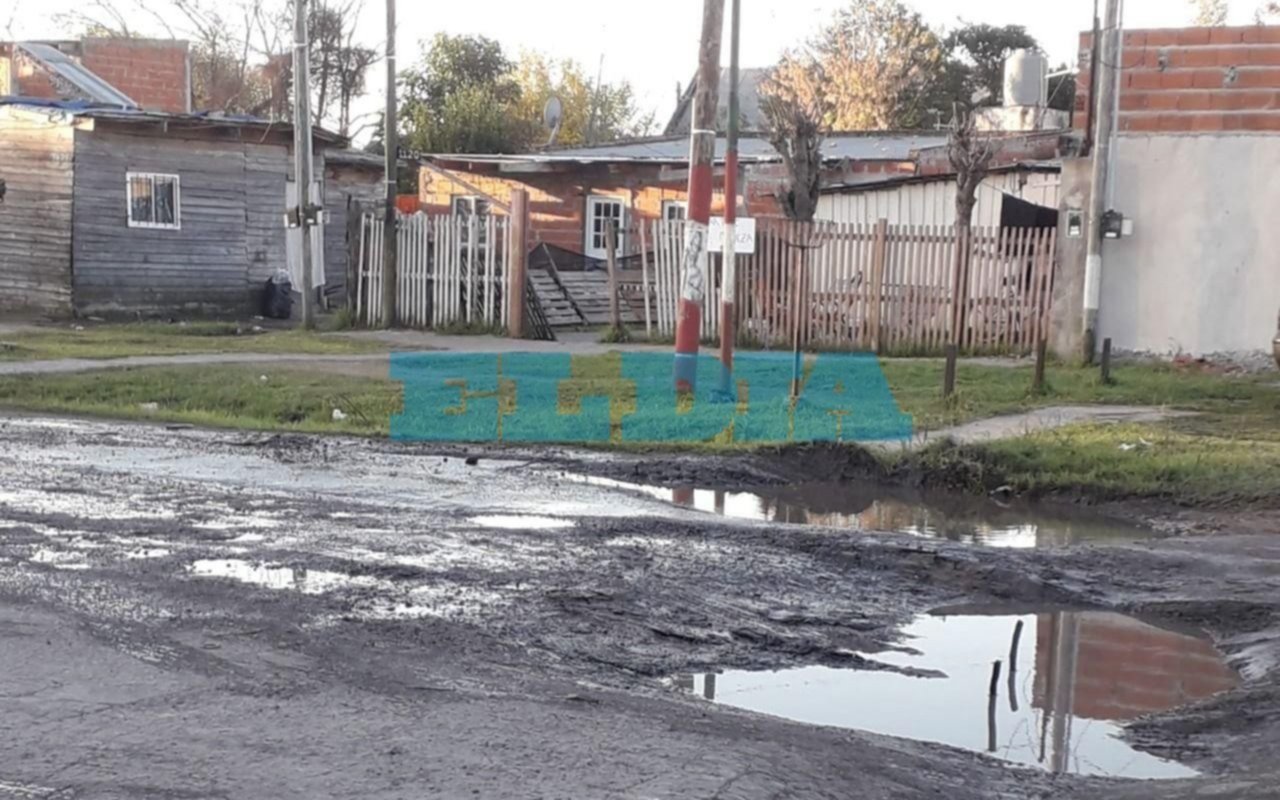 El estado de las calles mantiene en jaque a un sector de San Carlos