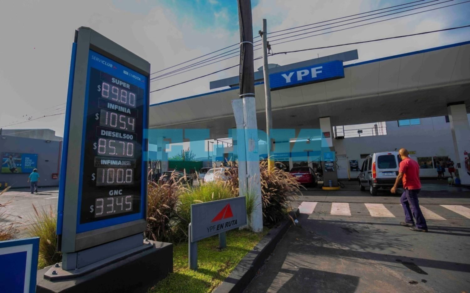 YPF: se viene un nuevo aumento del 6% en la nafta desde el sábado