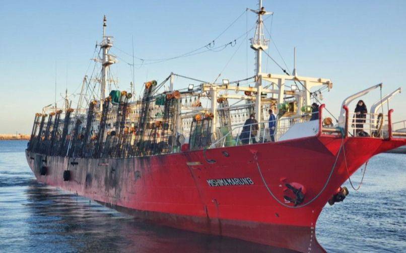 Amarró en Comodoro Rivadavia un pesquero marplatense con 22 tripulantes con coronavirus