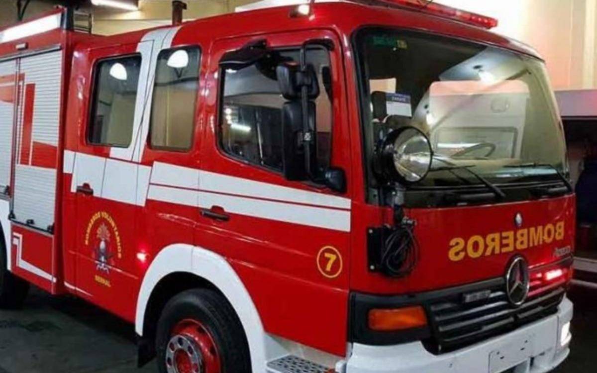 Hombre murió asfixiado en incendio de su casa en Bernal Oeste