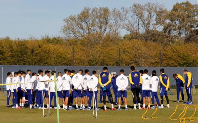 Riquelme le dio una charla motivacional al plantel