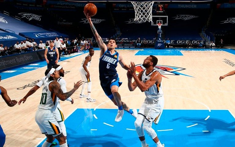 En un equipo que anda a los tumbos, el argentino Deck se lució en la NBA